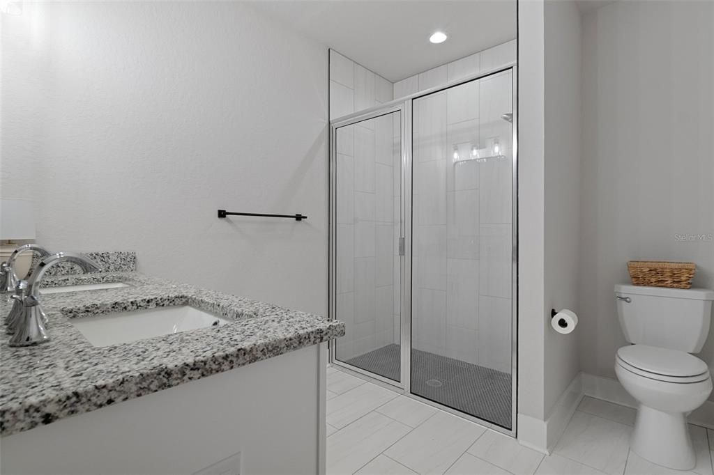 На продажу: $419,999 (4 спален, 2 ванн, 1856 Квадратных фут)