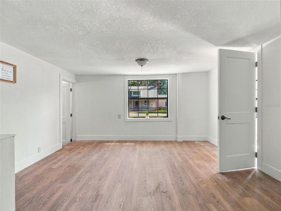 For Sale: $249,900 (3 beds, 2 baths, 1327 Square Feet)