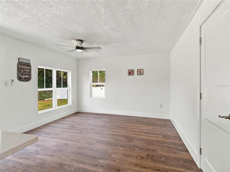 For Sale: $249,900 (3 beds, 2 baths, 1327 Square Feet)