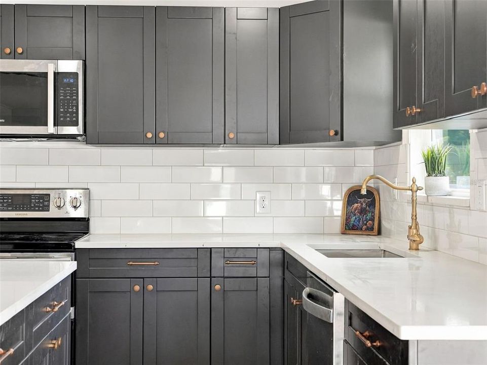 For Sale: $249,900 (3 beds, 2 baths, 1327 Square Feet)