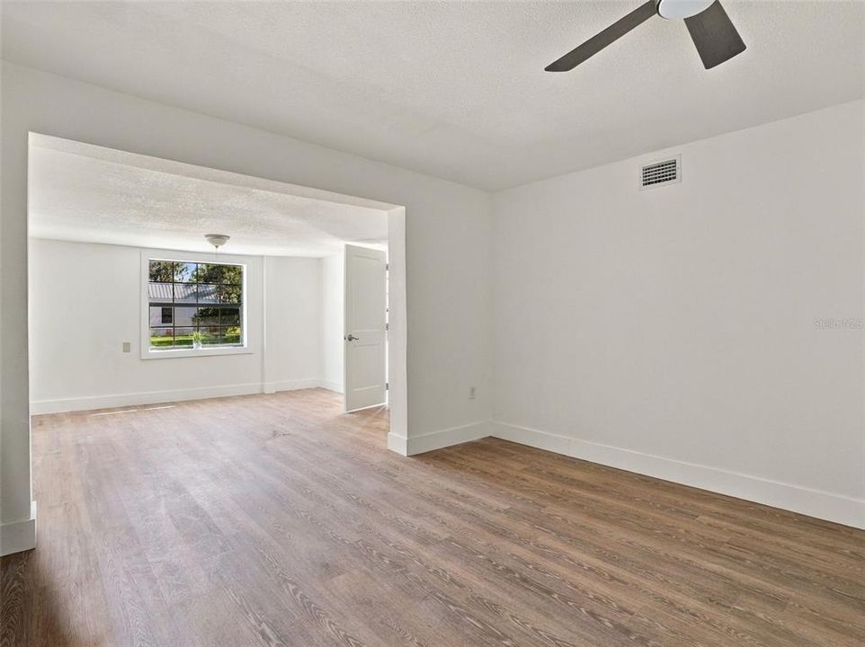 For Sale: $249,900 (3 beds, 2 baths, 1327 Square Feet)