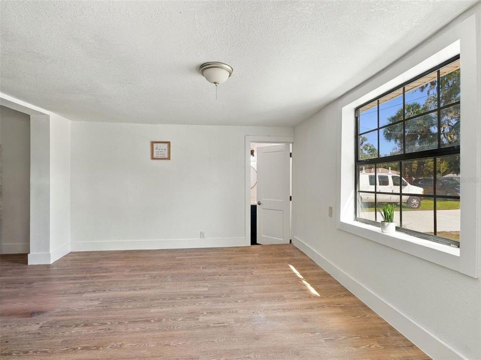 For Sale: $249,900 (3 beds, 2 baths, 1327 Square Feet)