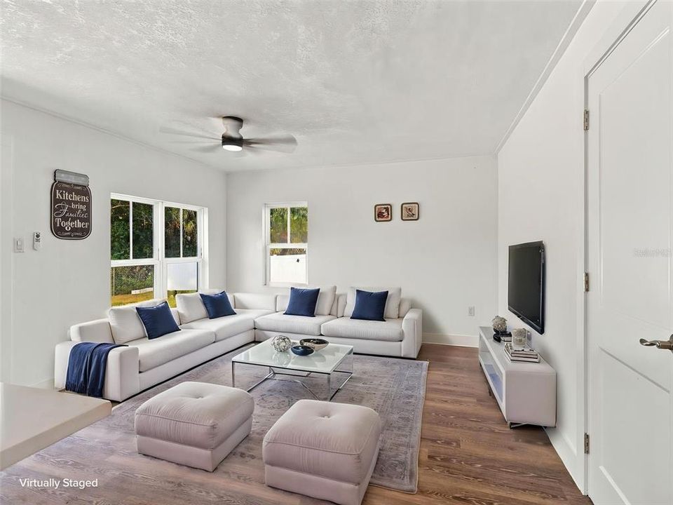 For Sale: $249,900 (3 beds, 2 baths, 1327 Square Feet)