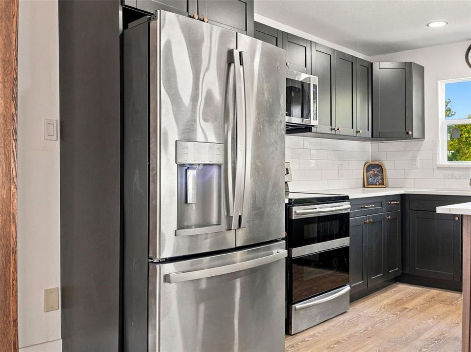 For Sale: $249,900 (3 beds, 2 baths, 1327 Square Feet)