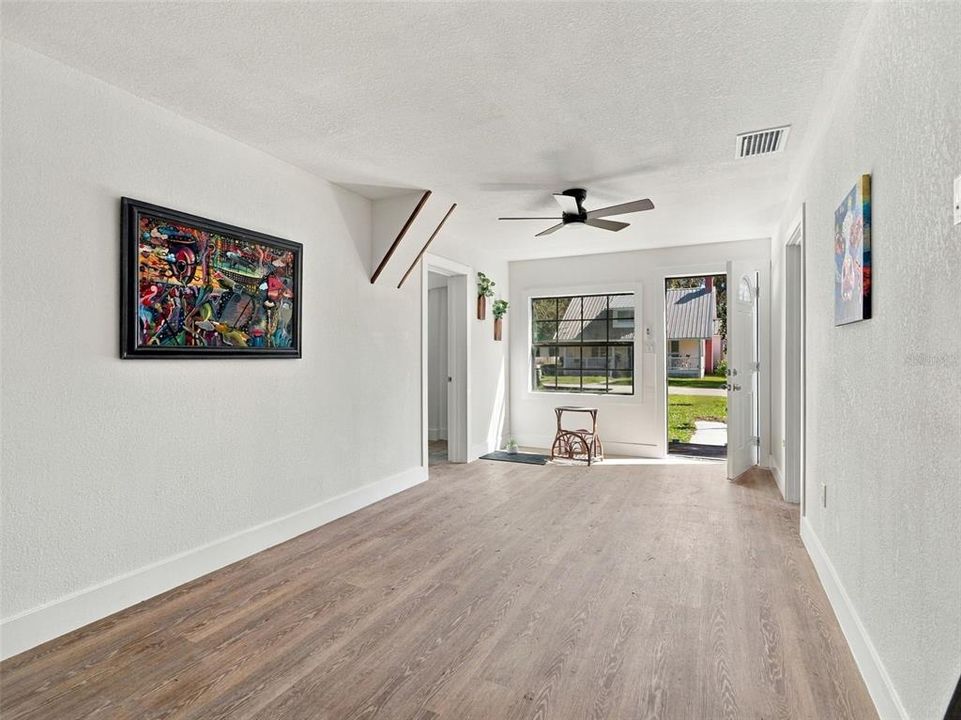 For Sale: $249,900 (3 beds, 2 baths, 1327 Square Feet)