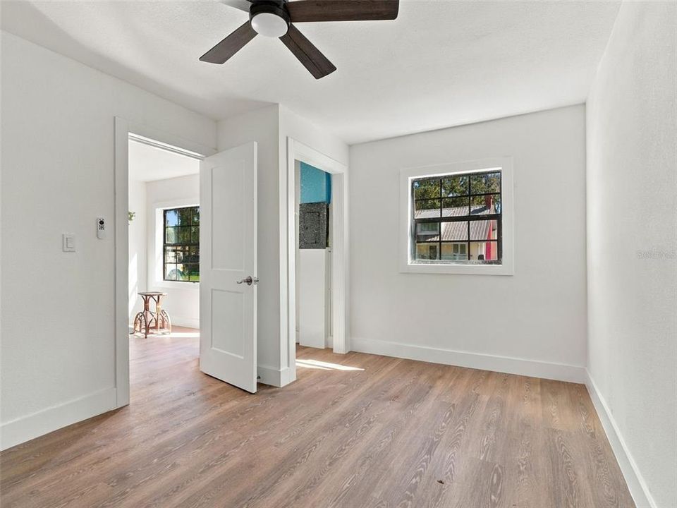 For Sale: $249,900 (3 beds, 2 baths, 1327 Square Feet)