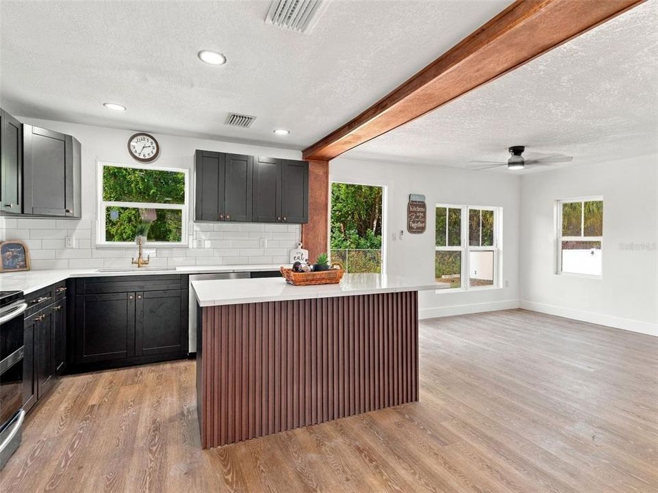 For Sale: $249,900 (3 beds, 2 baths, 1327 Square Feet)