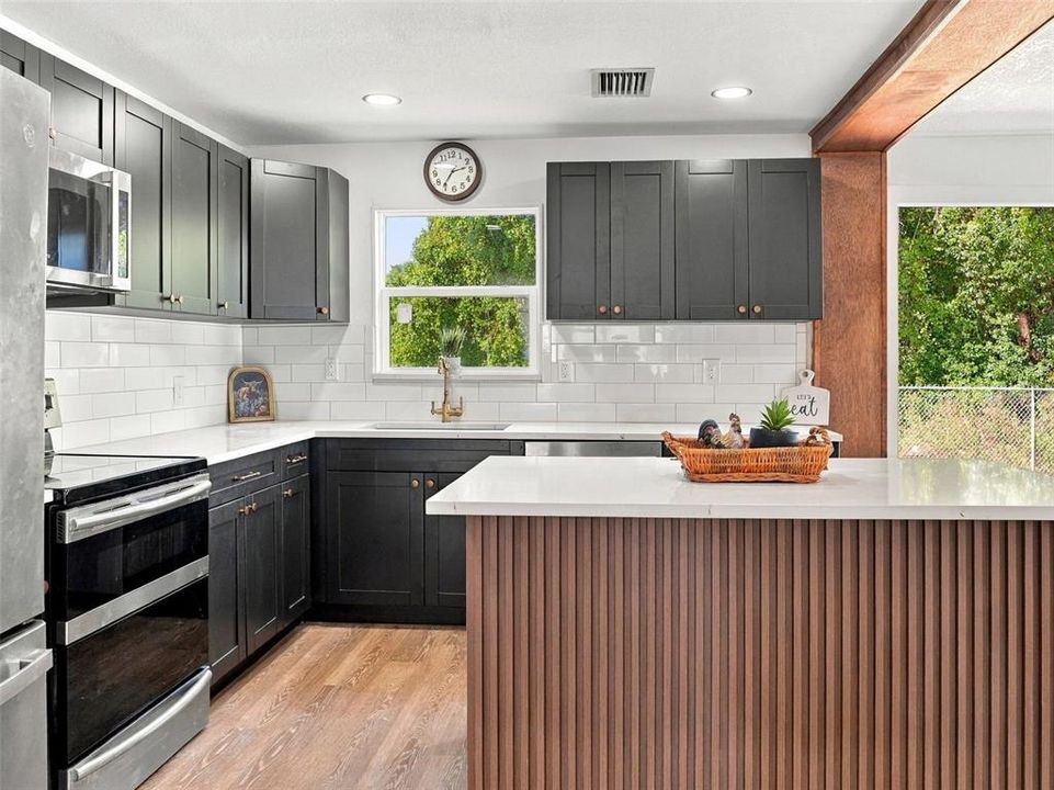 For Sale: $249,900 (3 beds, 2 baths, 1327 Square Feet)