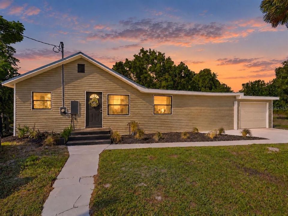 For Sale: $249,900 (3 beds, 2 baths, 1327 Square Feet)