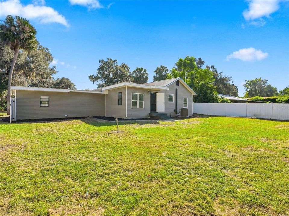 For Sale: $249,900 (3 beds, 2 baths, 1327 Square Feet)