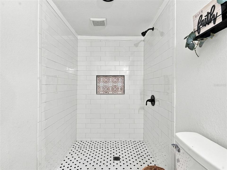 For Sale: $249,900 (3 beds, 2 baths, 1327 Square Feet)