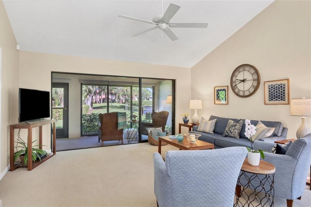 En Venta: $355,700 (2 camas, 2 baños, 1236 Pies cuadrados)