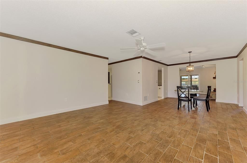 En Venta: $399,000 (3 camas, 2 baños, 1827 Pies cuadrados)