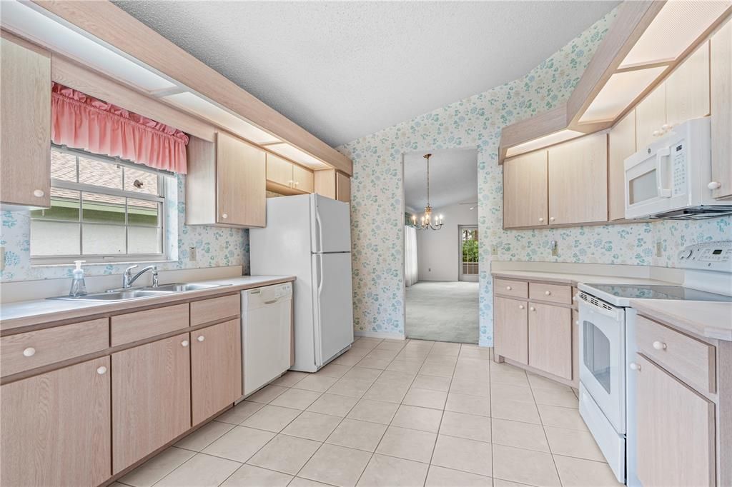 For Sale: $279,000 (2 beds, 2 baths, 1581 Square Feet)