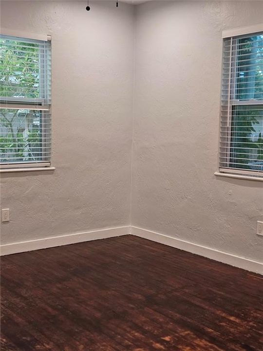 For Sale: $349,900 (3 beds, 2 baths, 1054 Square Feet)