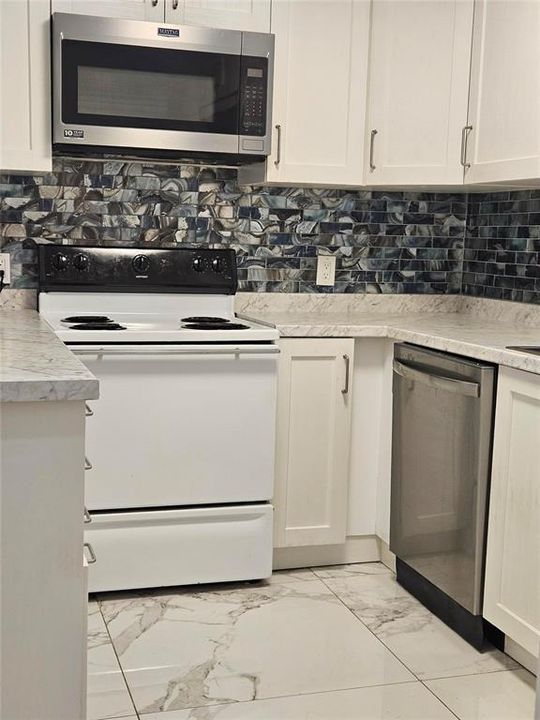 For Sale: $349,900 (3 beds, 2 baths, 1054 Square Feet)