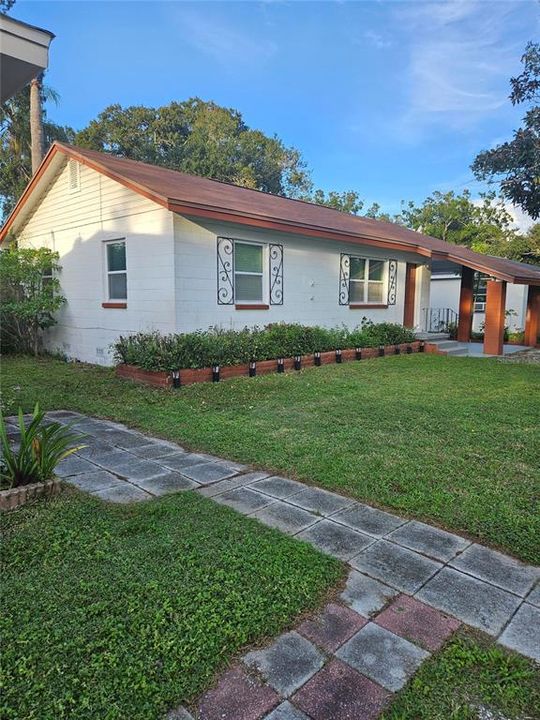 For Sale: $349,900 (3 beds, 2 baths, 1054 Square Feet)