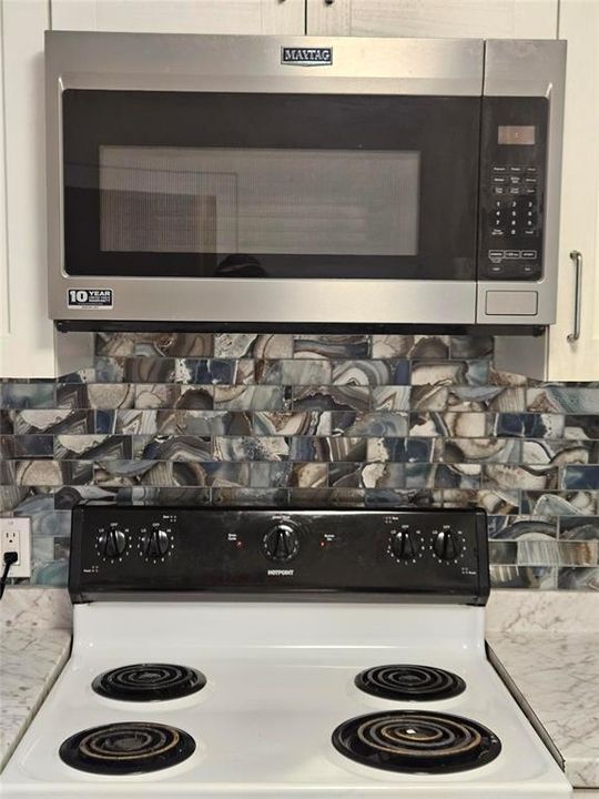 For Sale: $349,900 (3 beds, 2 baths, 1054 Square Feet)