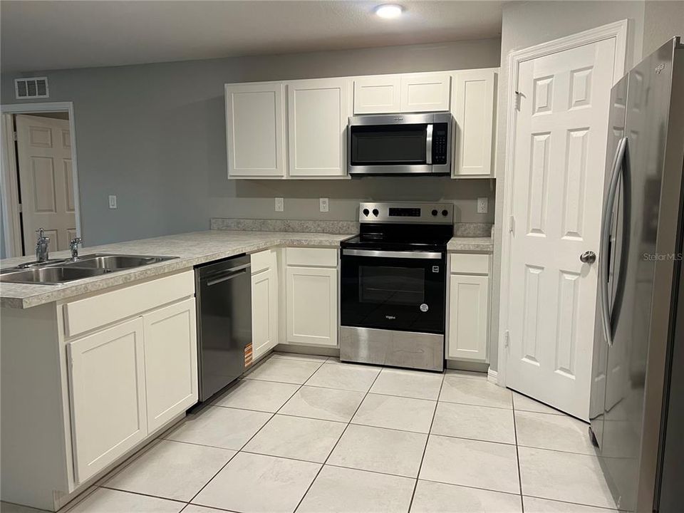 En Venta: $279,900 (4 camas, 2 baños, 1594 Pies cuadrados)