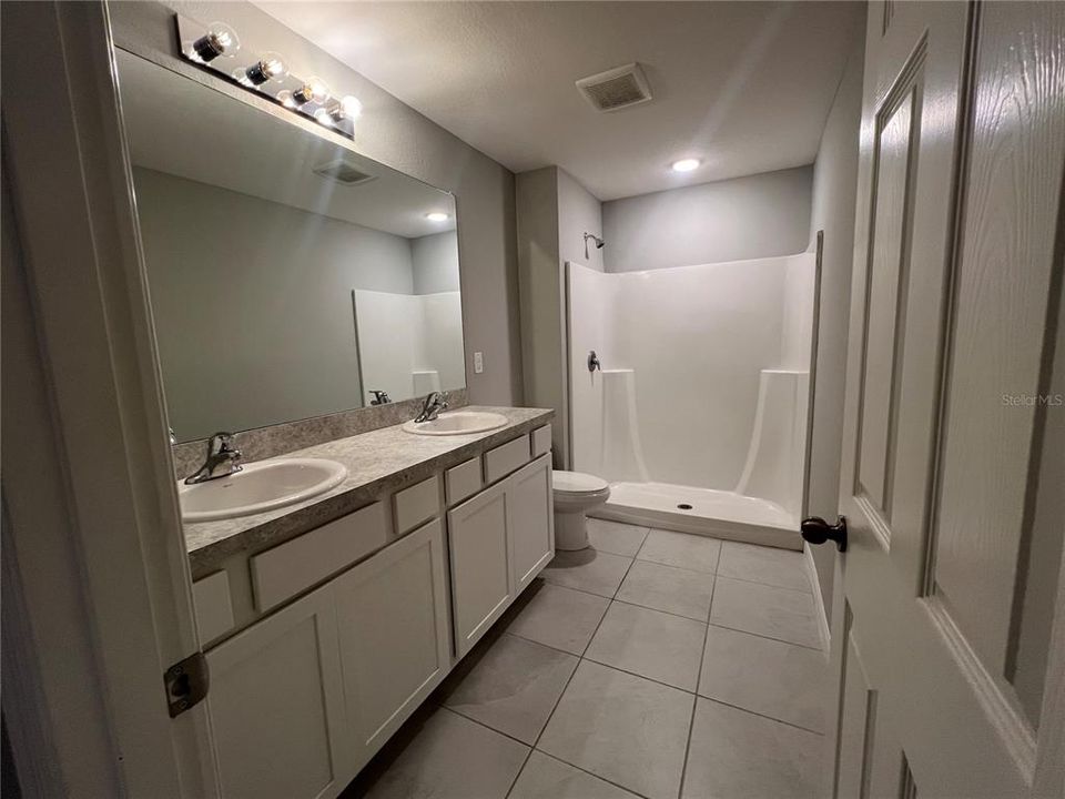 En Venta: $279,900 (4 camas, 2 baños, 1594 Pies cuadrados)