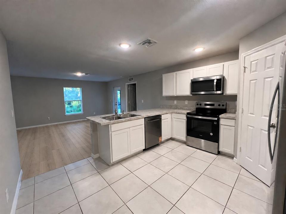 En Venta: $279,900 (4 camas, 2 baños, 1594 Pies cuadrados)