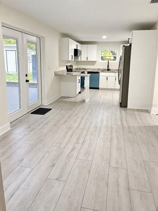 For Sale: $319,000 (3 beds, 2 baths, 1116 Square Feet)