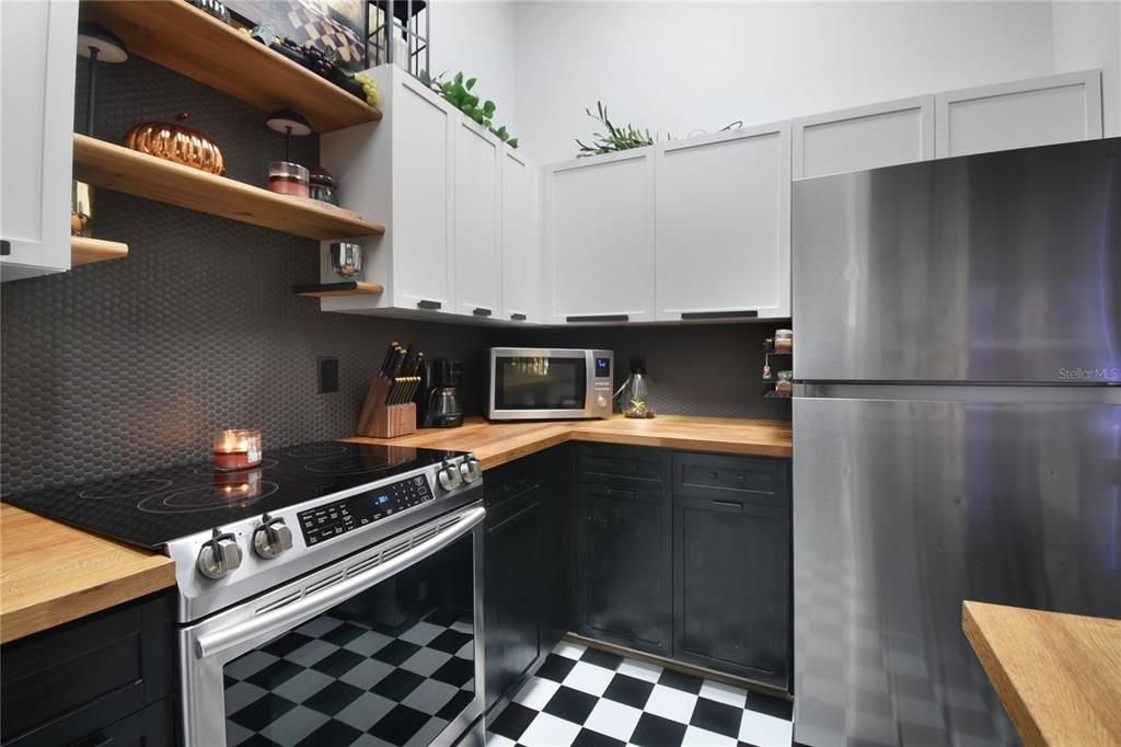 En Venta: $208,000 (2 camas, 2 baños, 902 Pies cuadrados)