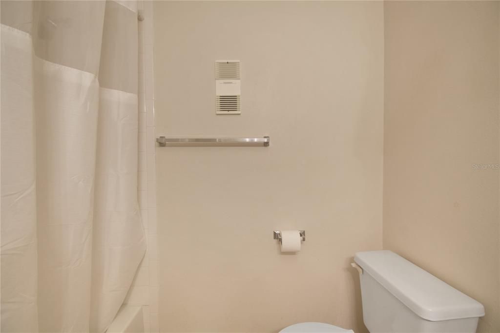 En Venta: $208,000 (2 camas, 2 baños, 902 Pies cuadrados)