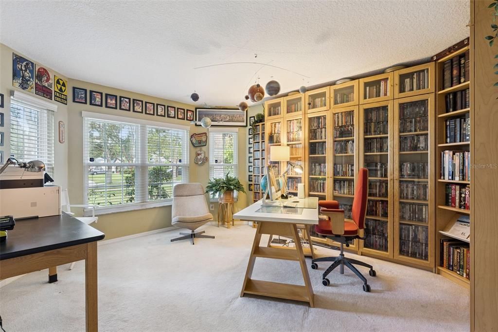 For Sale: $550,000 (3 beds, 2 baths, 1726 Square Feet)