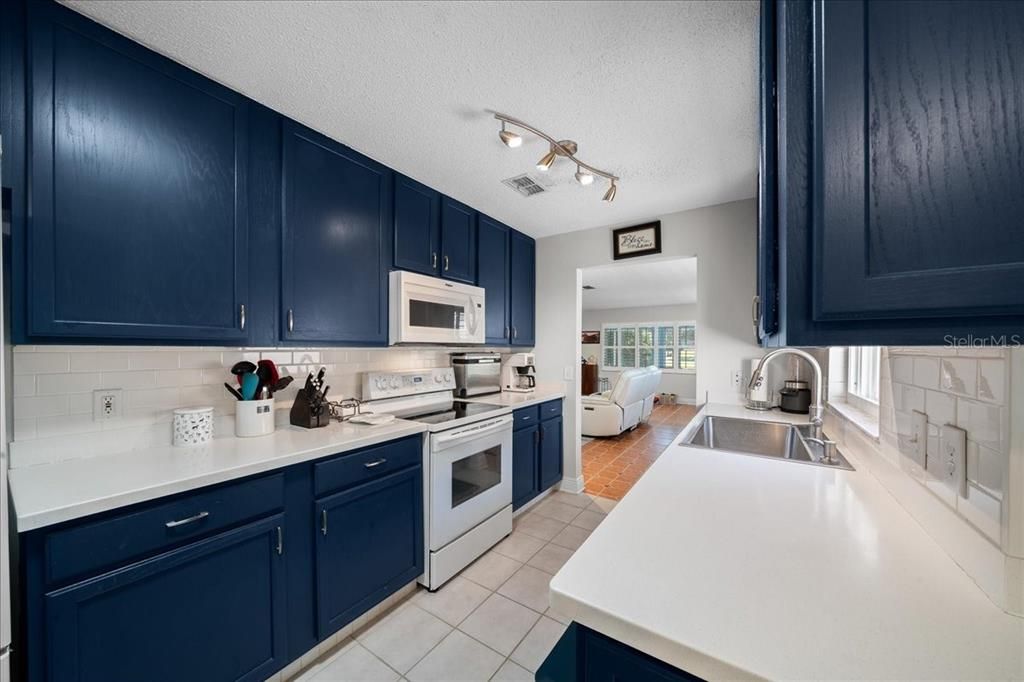 For Sale: $240,000 (2 beds, 2 baths, 1682 Square Feet)