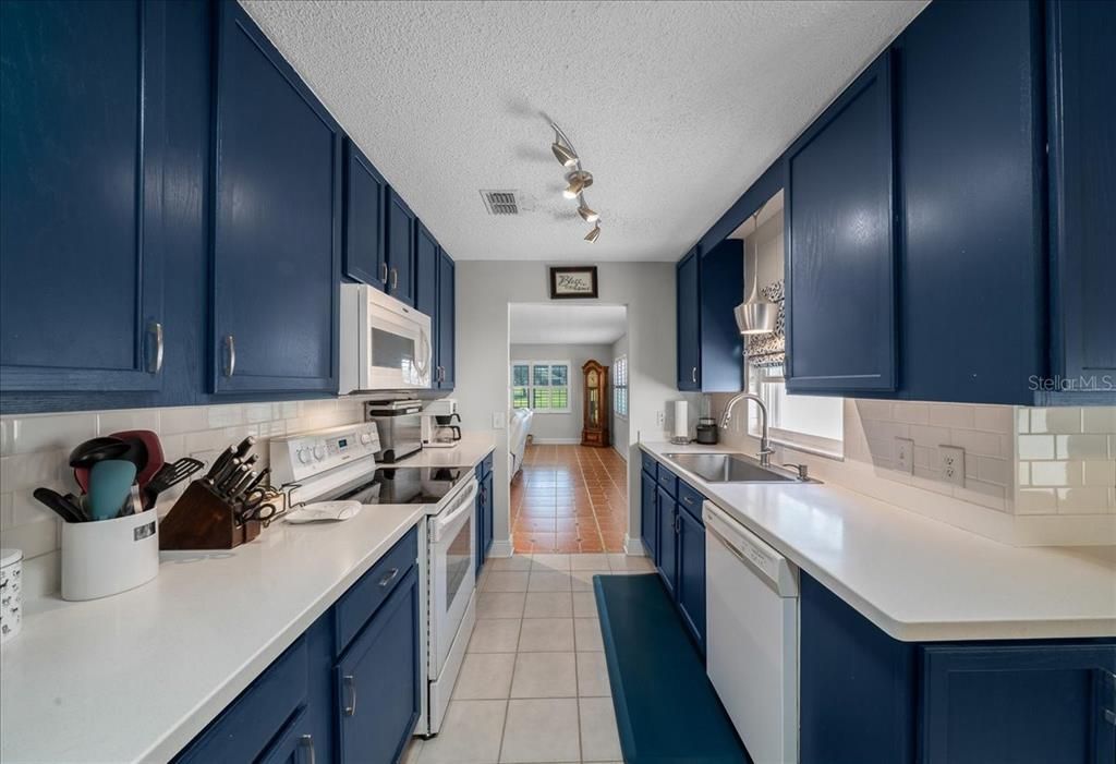For Sale: $240,000 (2 beds, 2 baths, 1682 Square Feet)