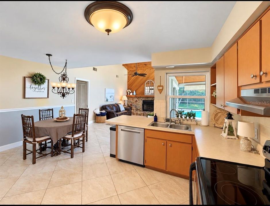 En Venta: $699,000 (3 camas, 2 baños, 1931 Pies cuadrados)