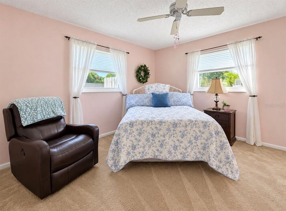 En Venta: $699,000 (3 camas, 2 baños, 1931 Pies cuadrados)