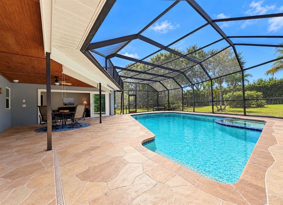 En Venta: $699,000 (3 camas, 2 baños, 1931 Pies cuadrados)