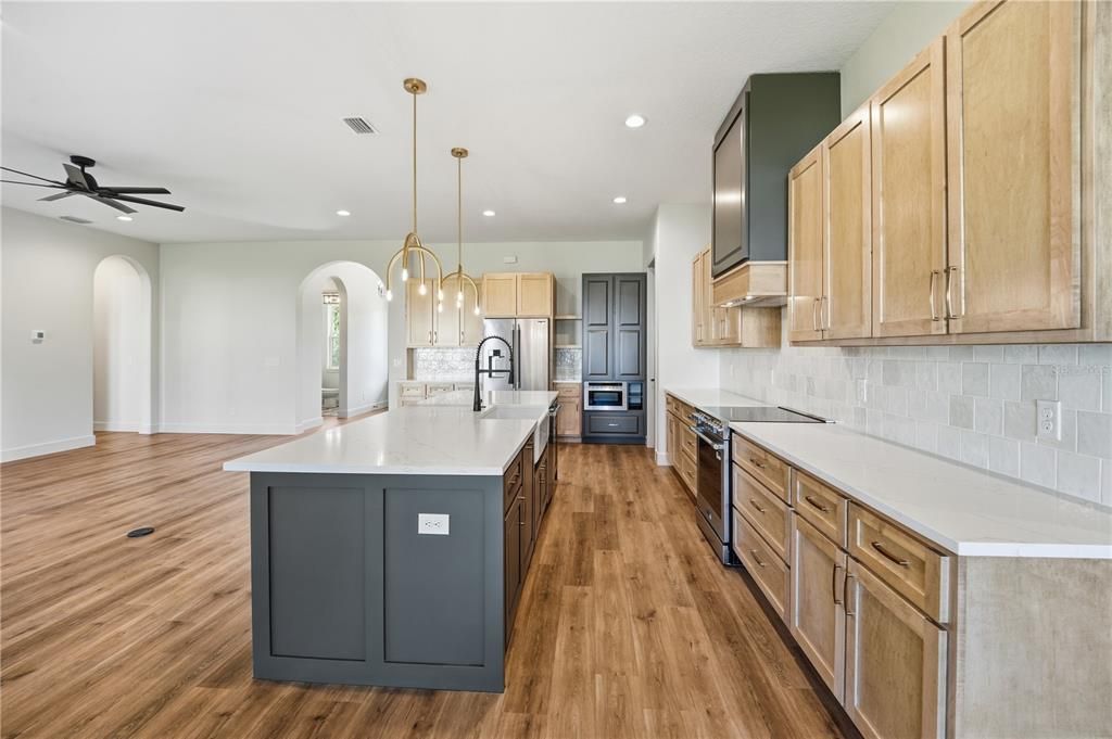 For Sale: $829,000 (4 beds, 3 baths, 2922 Square Feet)