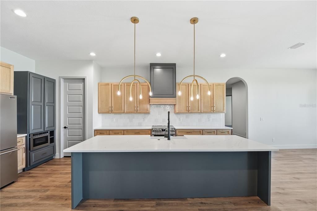For Sale: $829,000 (4 beds, 3 baths, 2922 Square Feet)