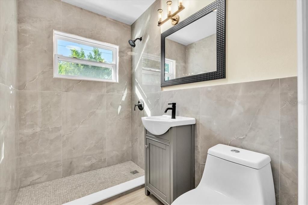 На продажу: $175,000 (3 спален, 1 ванн, 1220 Квадратных фут)
