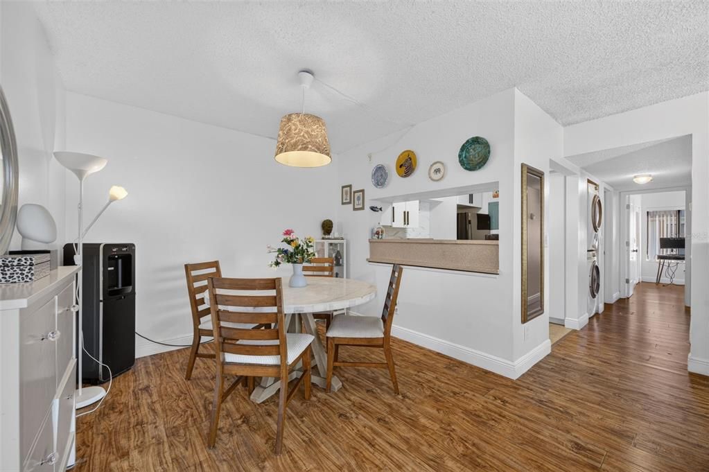 For Sale: $190,000 (2 beds, 2 baths, 1064 Square Feet)