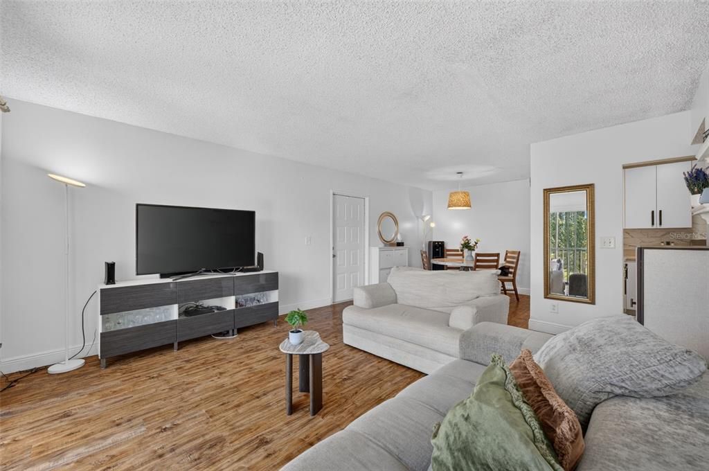 For Sale: $190,000 (2 beds, 2 baths, 1064 Square Feet)