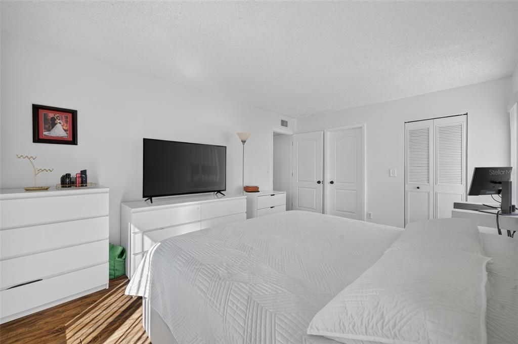For Sale: $190,000 (2 beds, 2 baths, 1064 Square Feet)