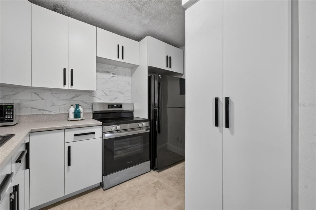 For Sale: $190,000 (2 beds, 2 baths, 1064 Square Feet)