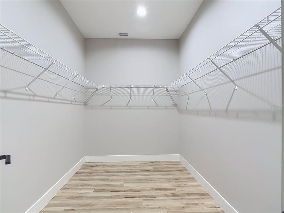 На продажу: $355,000 (4 спален, 2 ванн, 1897 Квадратных фут)