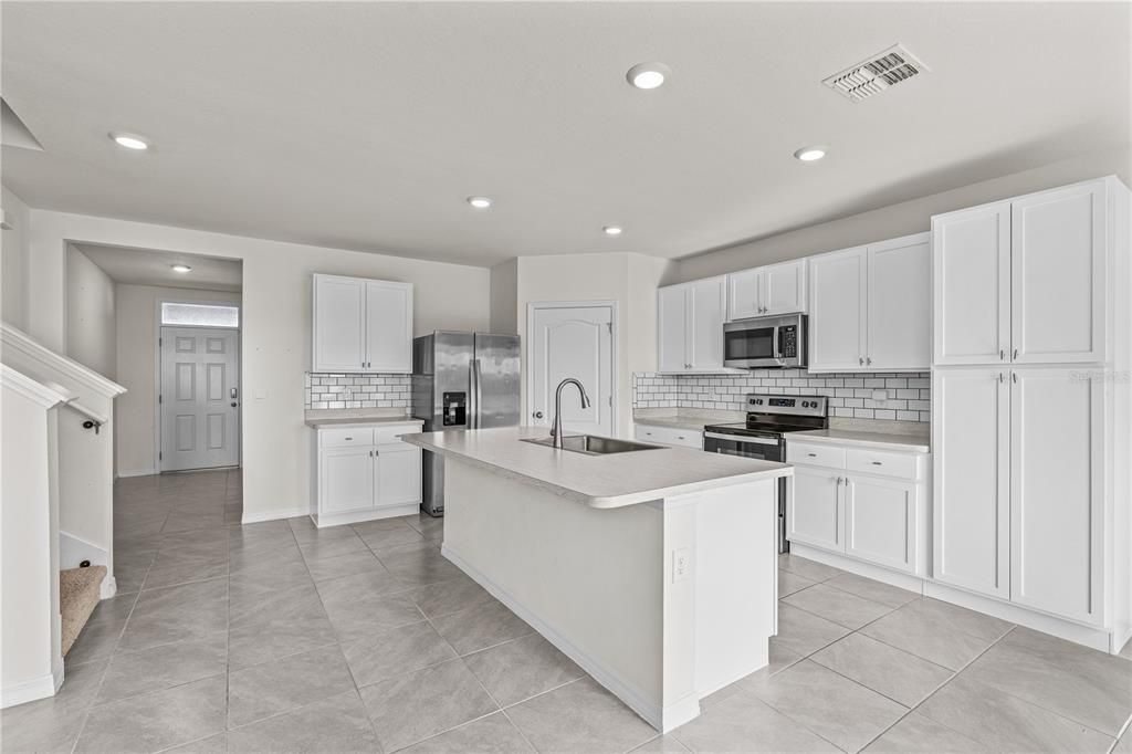 For Sale: $440,000 (5 beds, 3 baths, 2674 Square Feet)