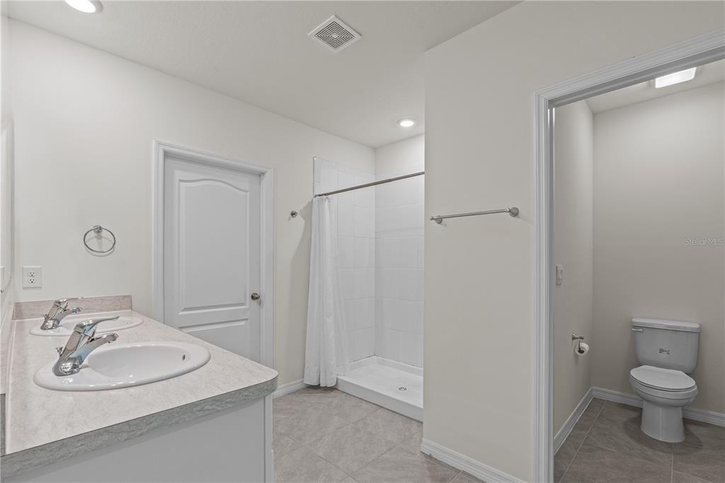 For Sale: $440,000 (5 beds, 3 baths, 2674 Square Feet)