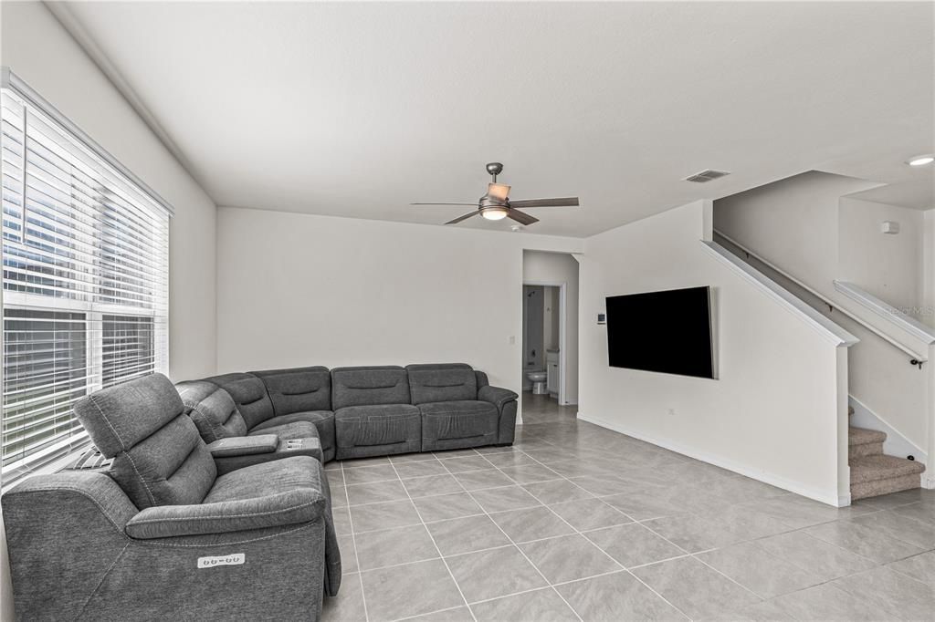 For Sale: $440,000 (5 beds, 3 baths, 2674 Square Feet)