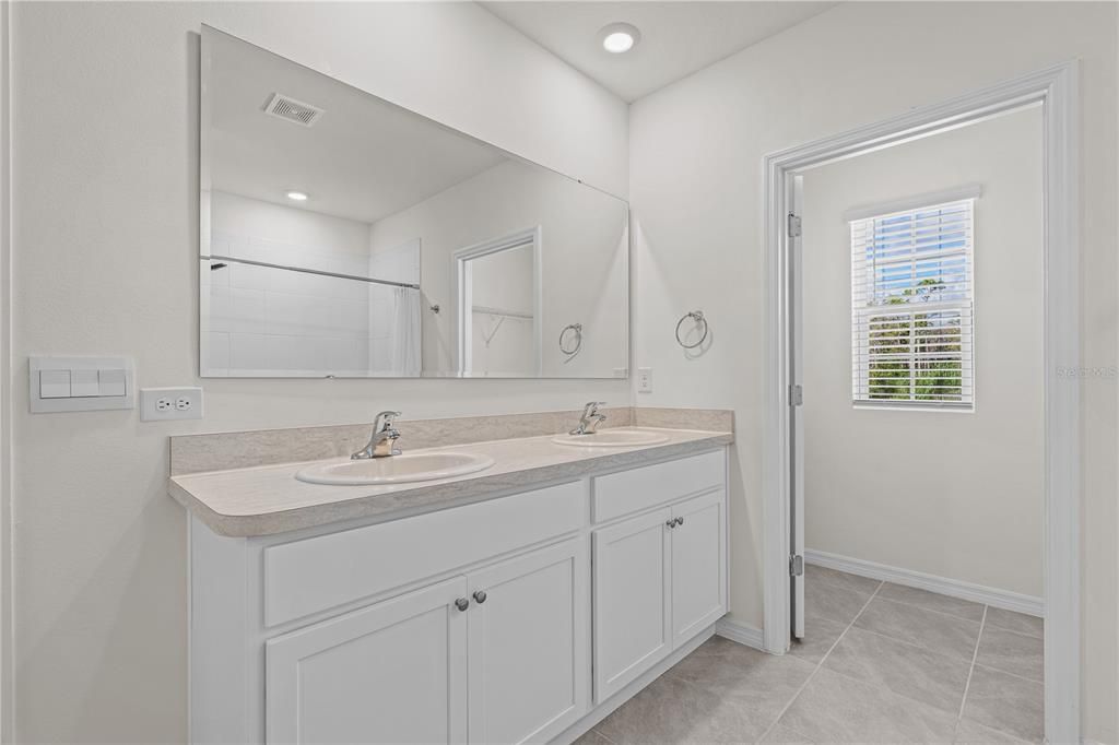 For Sale: $440,000 (5 beds, 3 baths, 2674 Square Feet)