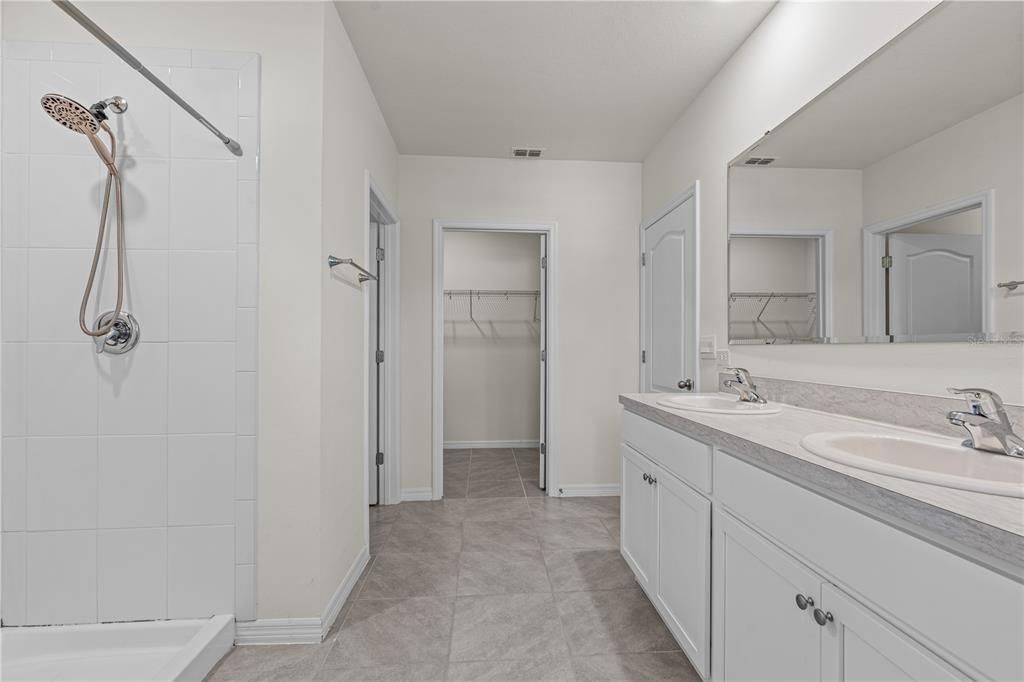 For Sale: $440,000 (5 beds, 3 baths, 2674 Square Feet)
