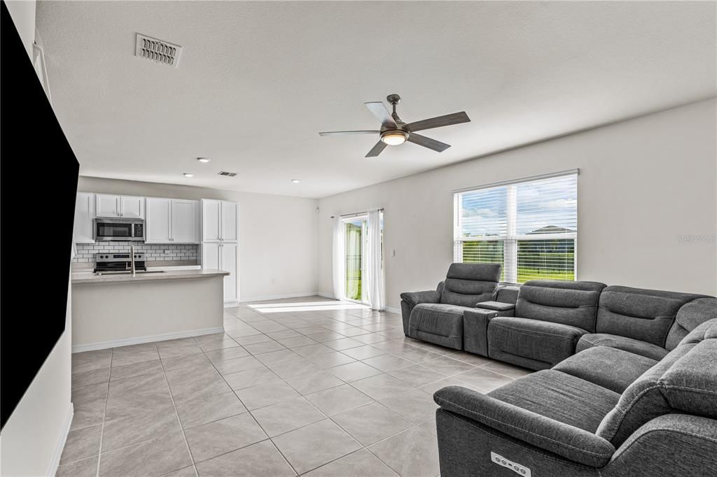For Sale: $440,000 (5 beds, 3 baths, 2674 Square Feet)