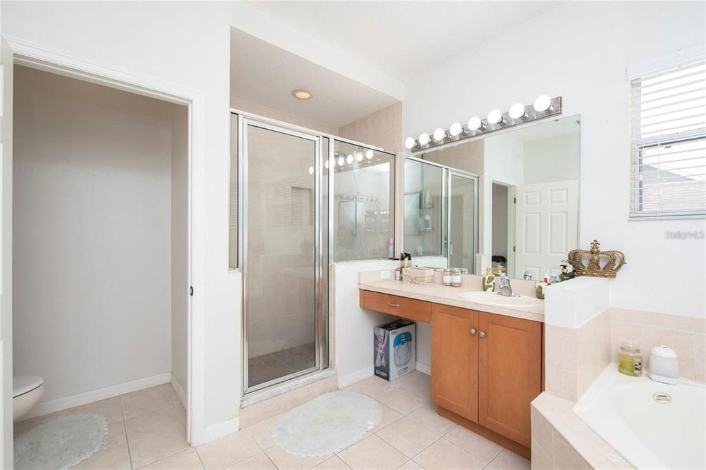 For Sale: $559,900 (4 beds, 3 baths, 2311 Square Feet)