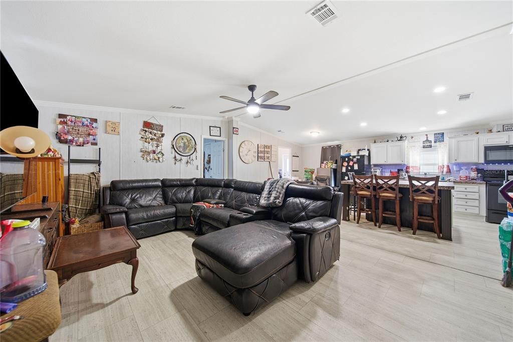 En Venta: $385,000 (4 camas, 2 baños, 1350 Pies cuadrados)